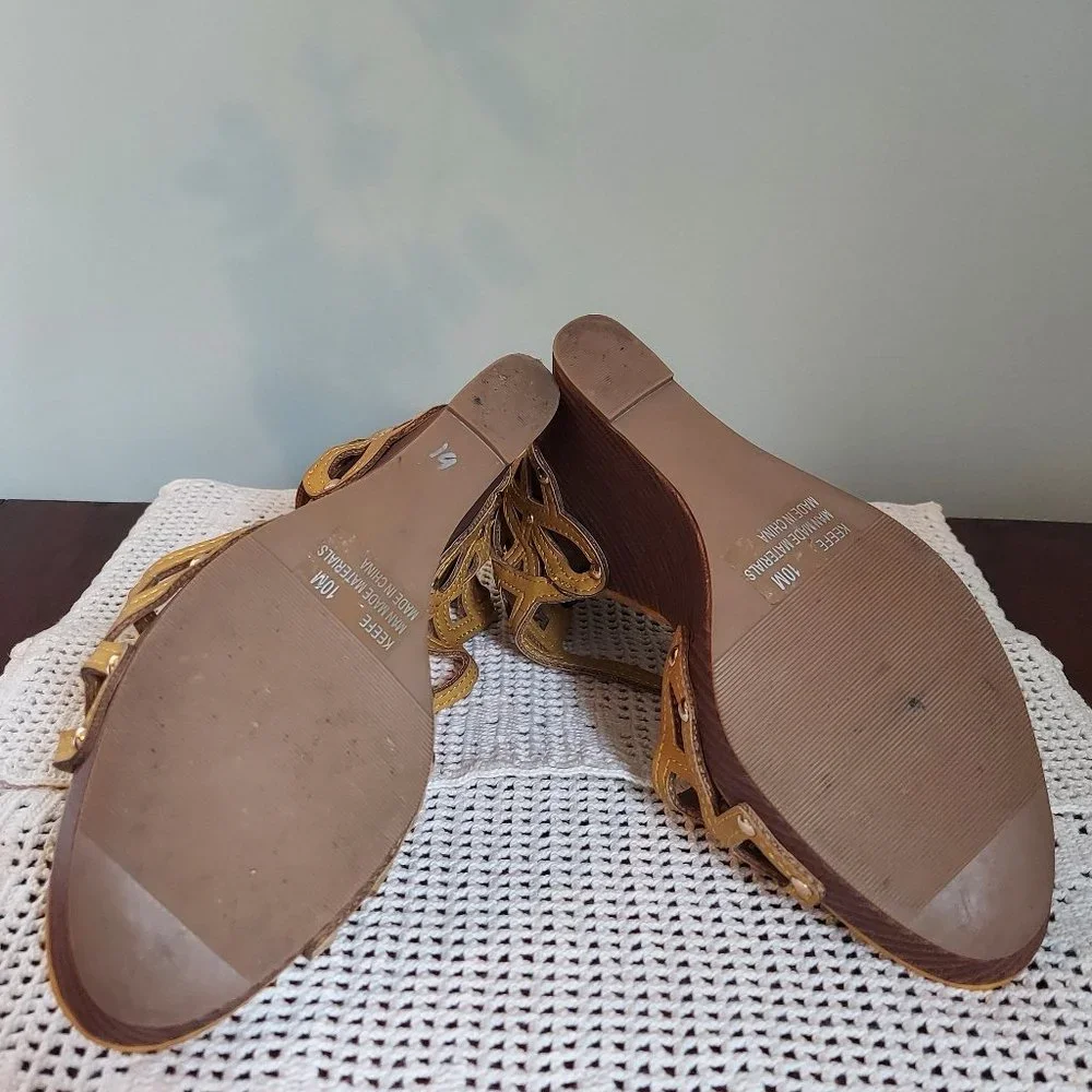 DOLLHOUSE LASER CUT PEEP TOE STUDDED WEDGES (10M)